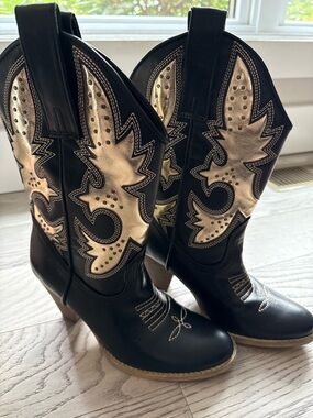 Black & Gold Western Cowgirl Boots - Women's Fashion Heel size 8